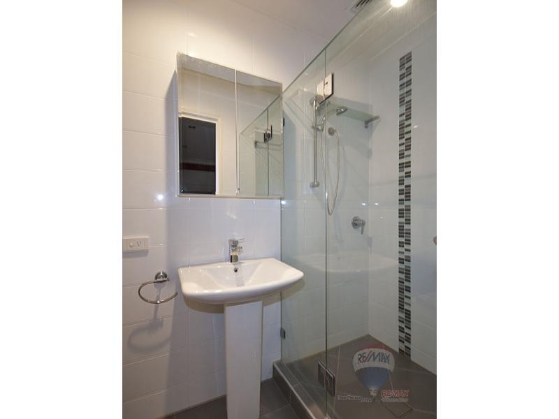 Seventeen Mile Rocks QLD 4073