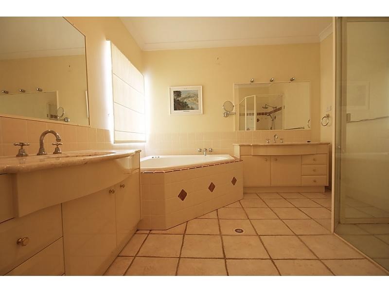 26 Mozart Place, Mount Ommaney QLD 4074