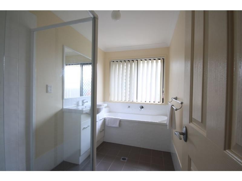 6 Eloise Place, Sumner QLD 4074