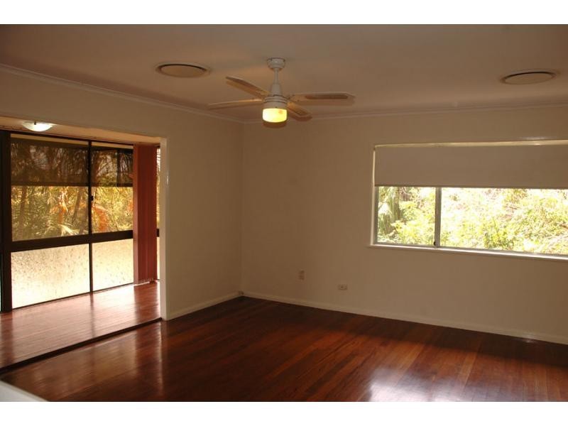 8 Tyrrell Road, Jamboree Heights QLD 4074