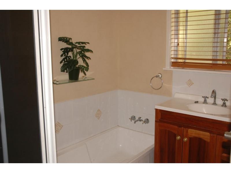 8 Tyrrell Road, Jamboree Heights QLD 4074