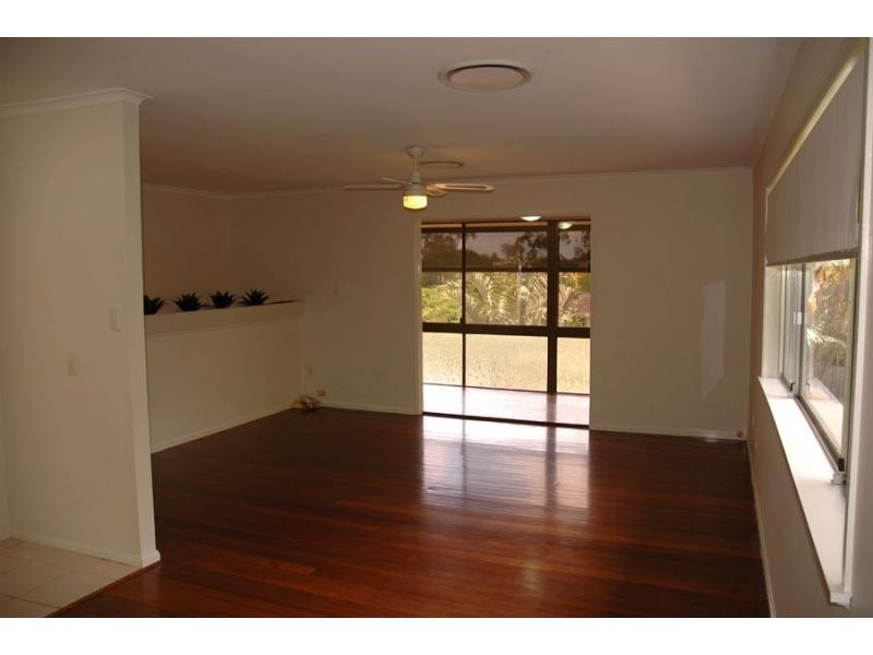 8 Tyrrell Road, Jamboree Heights QLD 4074