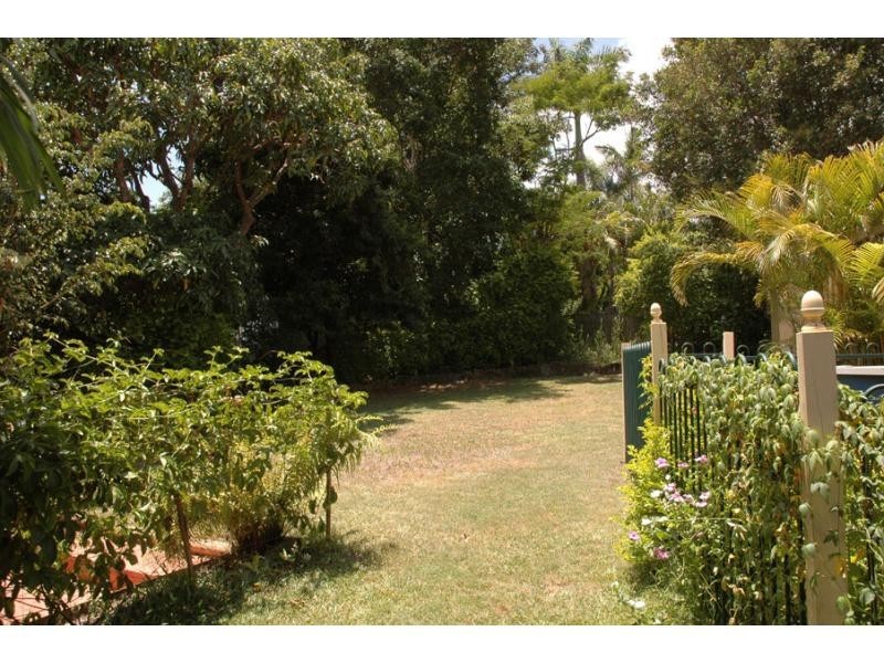 8 Tyrrell Road, Jamboree Heights QLD 4074