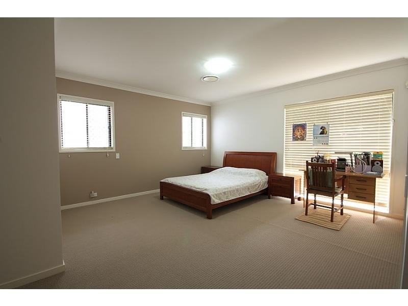 6 Central Avenue, Mount Ommaney QLD 4074