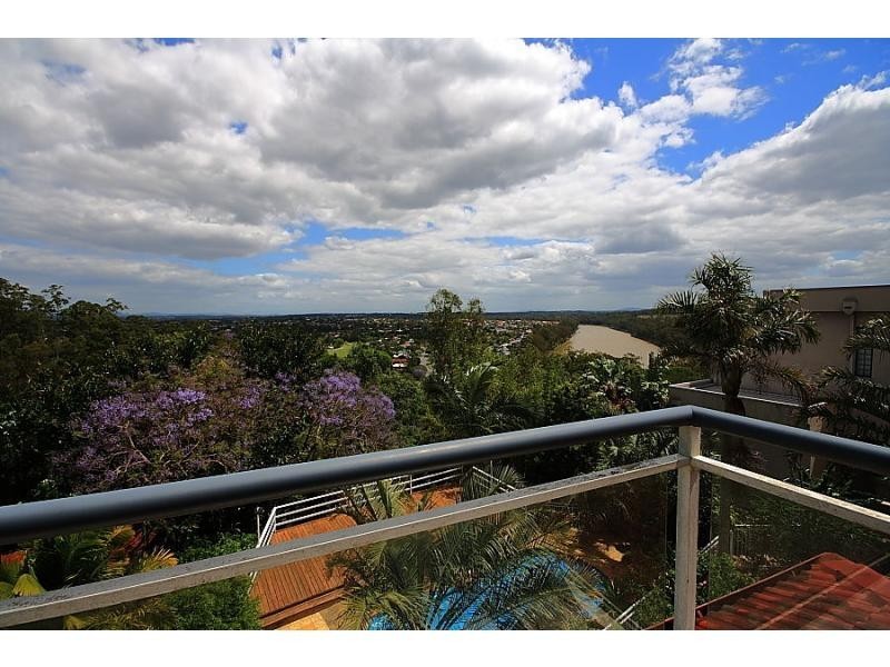 16 Becker Place, Mount Ommaney QLD 4074