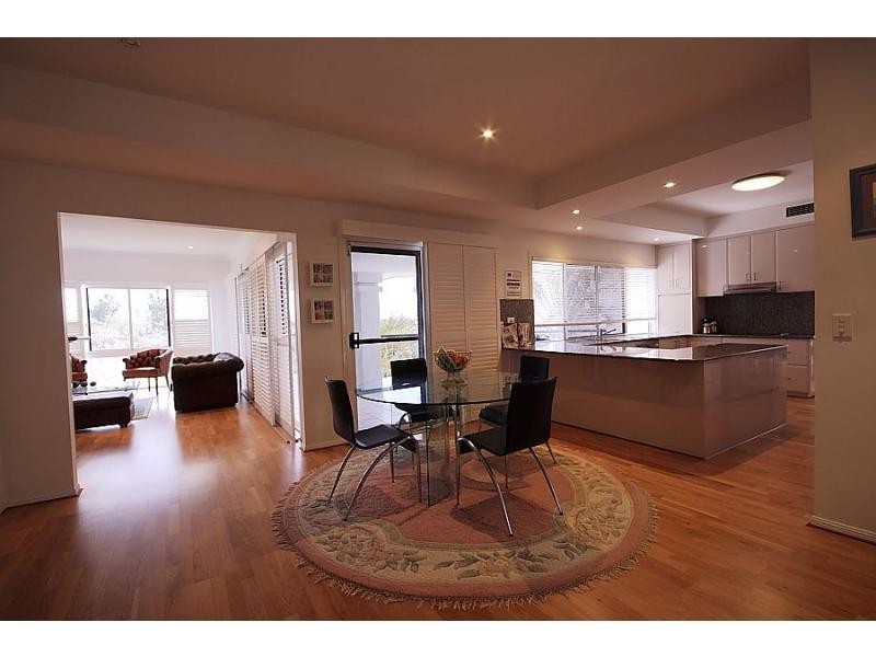 16 Becker Place, Mount Ommaney QLD 4074