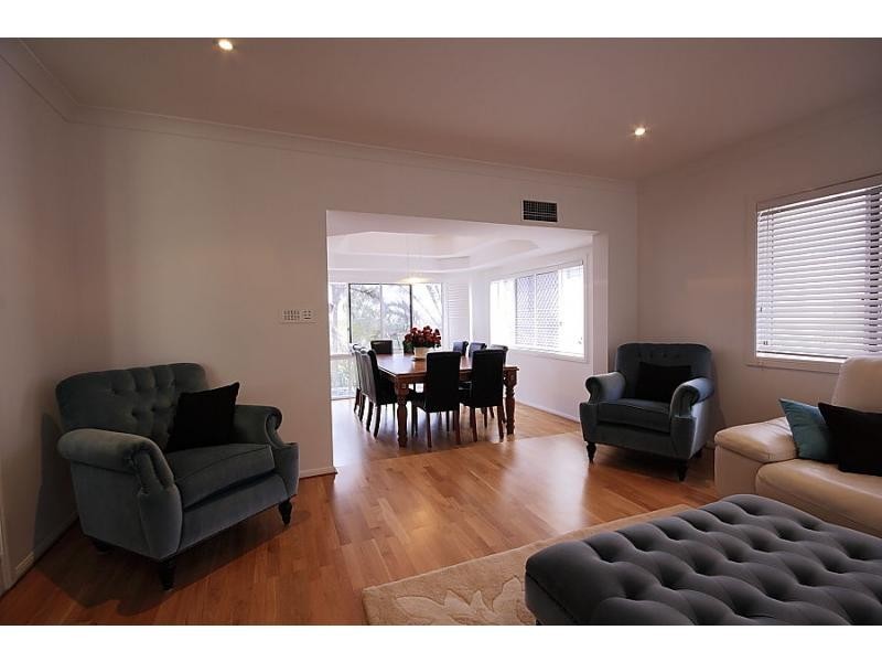 16 Becker Place, Mount Ommaney QLD 4074