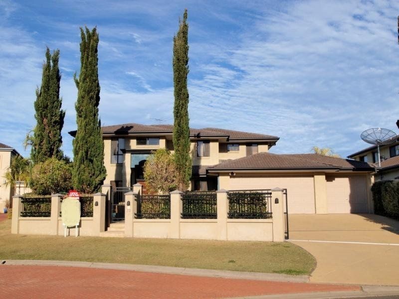 32 James Place, Sinnamon Park QLD 4073