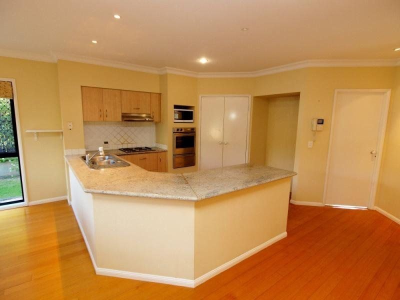 32 James Place, Sinnamon Park QLD 4073