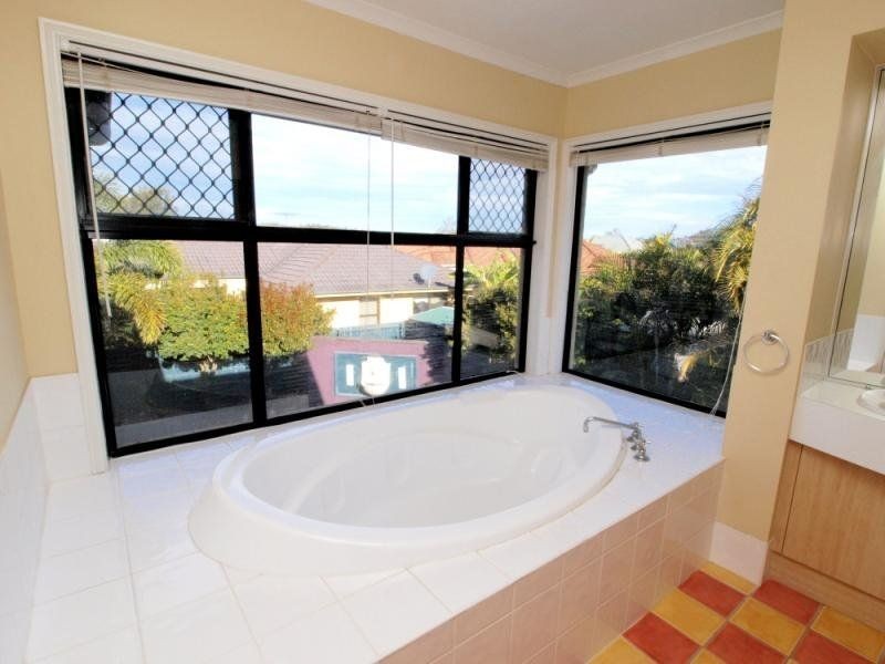 32 James Place, Sinnamon Park QLD 4073