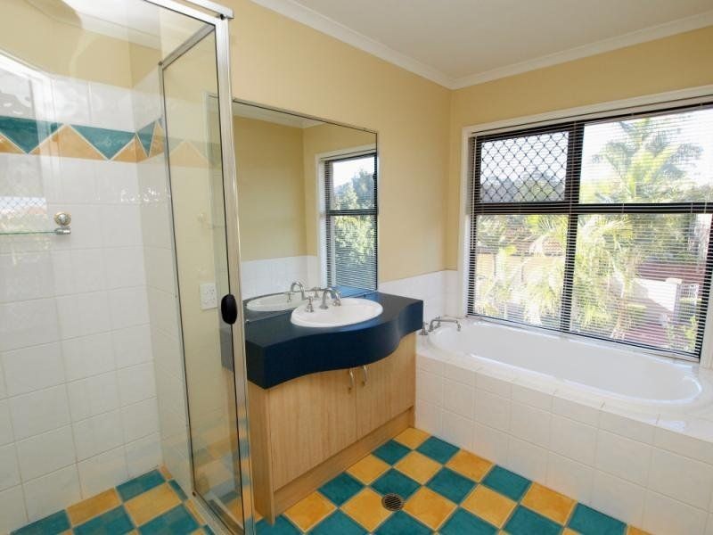 32 James Place, Sinnamon Park QLD 4073