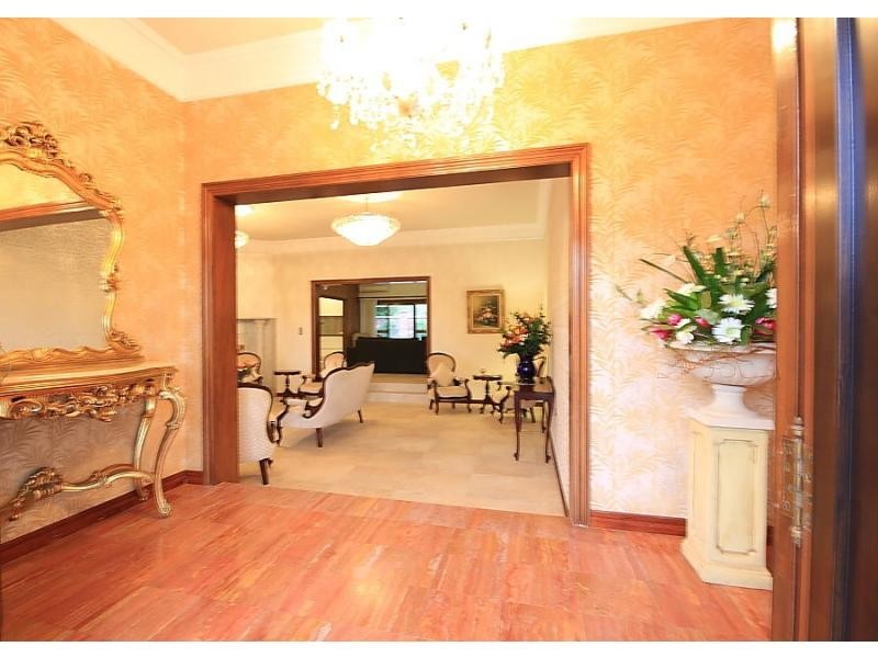 5 Evans Court, Mount Ommaney QLD 4074
