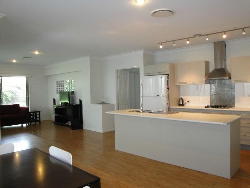 Seventeen Mile Rocks QLD 4073