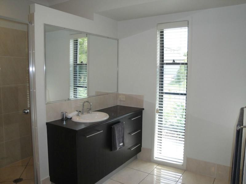 Seventeen Mile Rocks QLD 4073