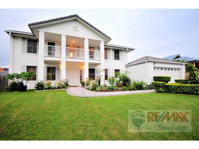 8 Lakeside Circuit, Sinnamon Park QLD 4073