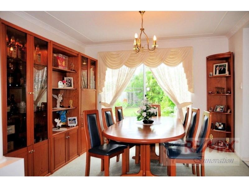 8 Lakeside Circuit, Sinnamon Park QLD 4073