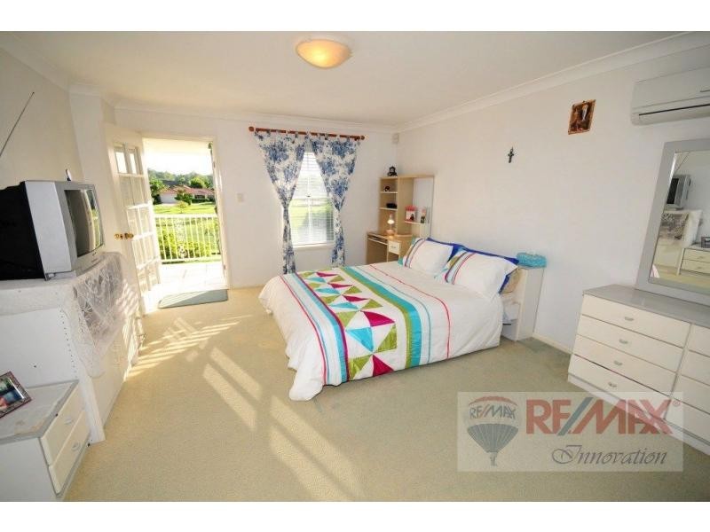 8 Lakeside Circuit, Sinnamon Park QLD 4073