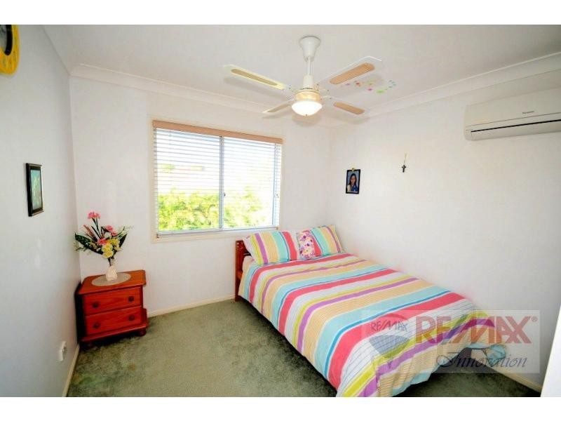 8 Lakeside Circuit, Sinnamon Park QLD 4073