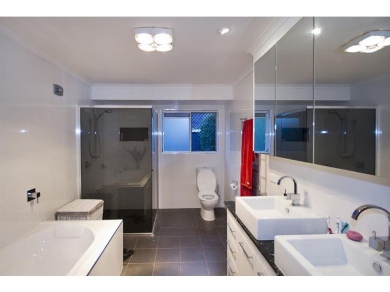 34 Leopard Tree Crescent, Sinnamon Park QLD 4073