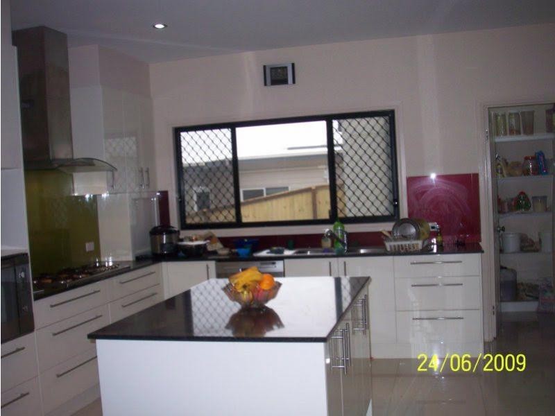 Seventeen Mile Rocks QLD 4073