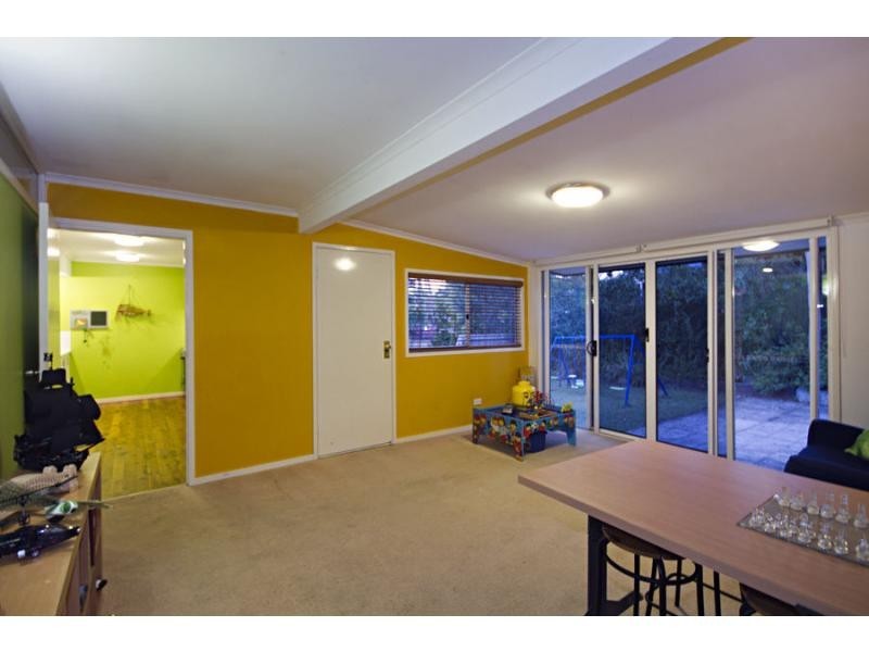 10 Ebrill Street, Jamboree Heights QLD 4074