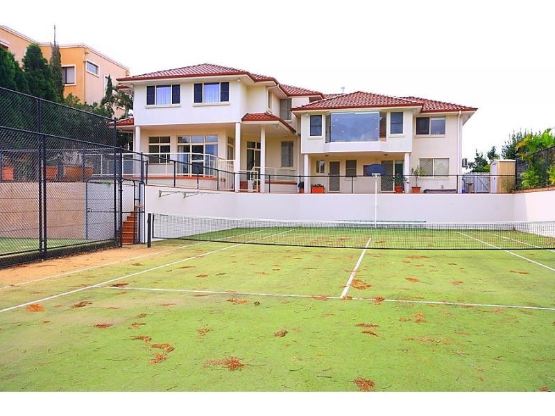 8 Becker Place, Mount Ommaney QLD 4074