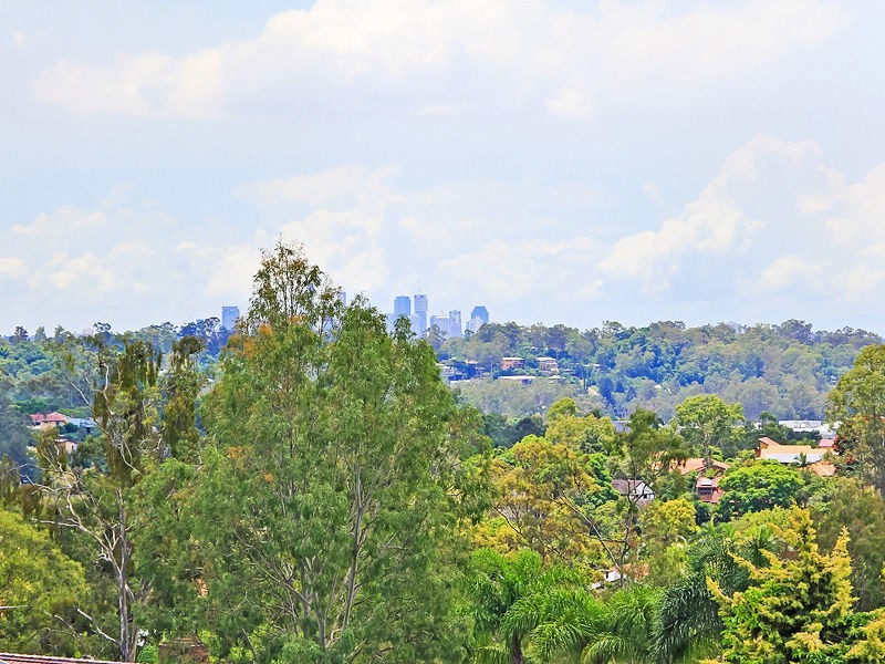 8 Becker Place, Mount Ommaney QLD 4074