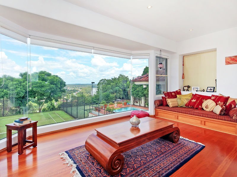 8 Becker Place, Mount Ommaney QLD 4074