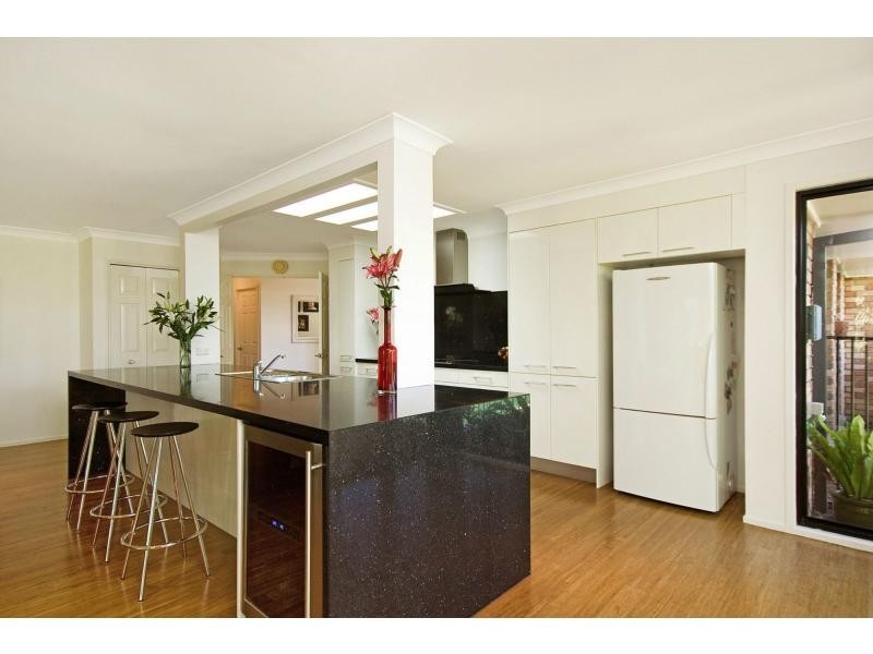 6 Moncrieff Court, Mount Ommaney QLD 4074