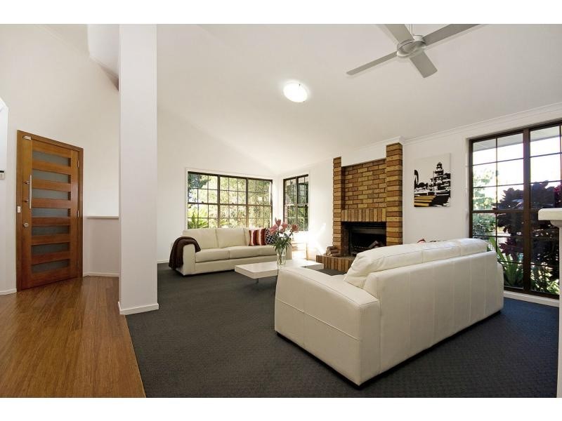 6 Moncrieff Court, Mount Ommaney QLD 4074