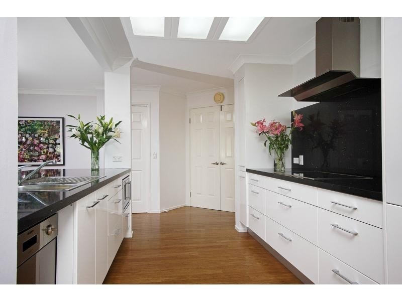 6 Moncrieff Court, Mount Ommaney QLD 4074