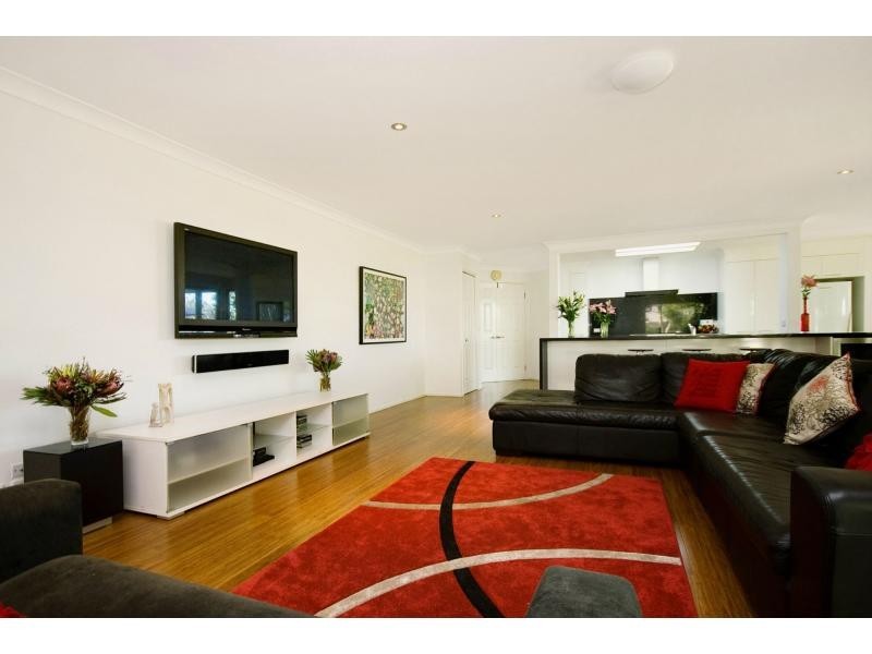 6 Moncrieff Court, Mount Ommaney QLD 4074