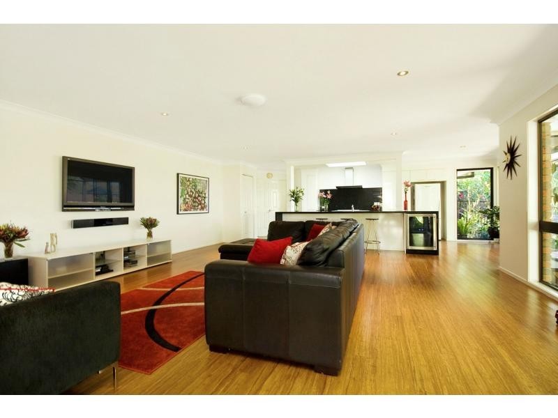 6 Moncrieff Court, Mount Ommaney QLD 4074