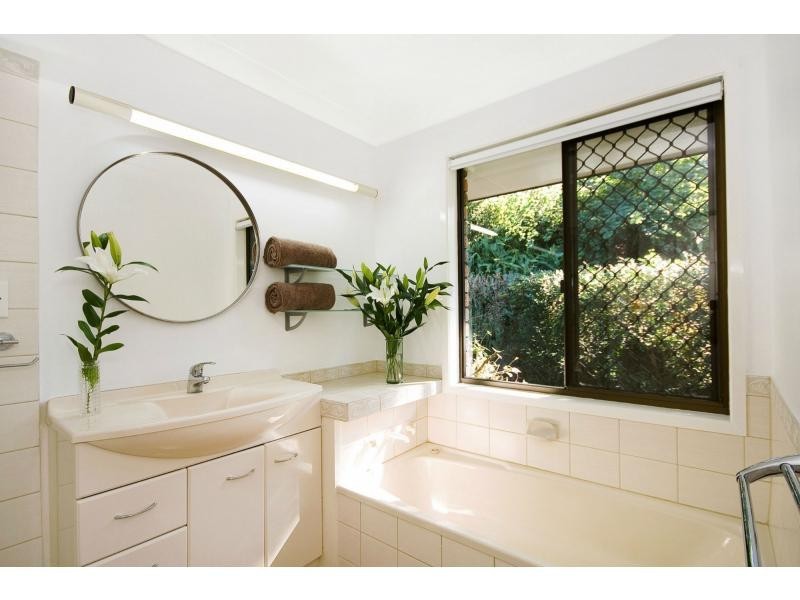 6 Moncrieff Court, Mount Ommaney QLD 4074