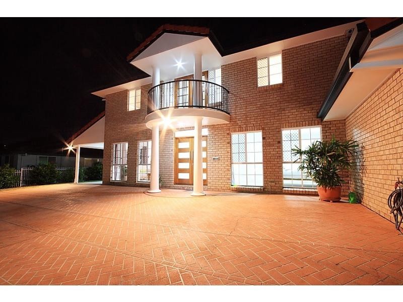 22 Mozart Place, Mount Ommaney QLD 4074