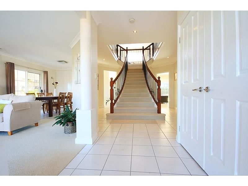 22 Mozart Place, Mount Ommaney QLD 4074