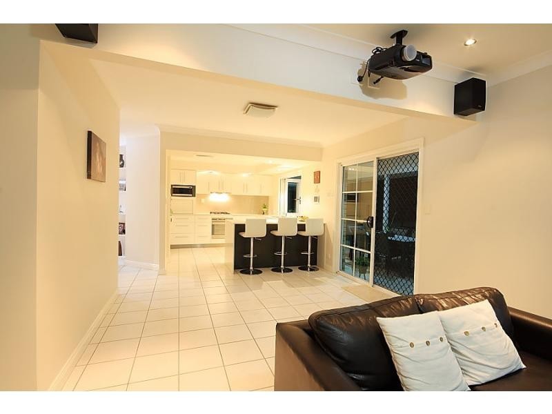 22 Mozart Place, Mount Ommaney QLD 4074