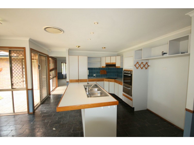 103 Arrabri Ave, Mount Ommaney QLD 4074