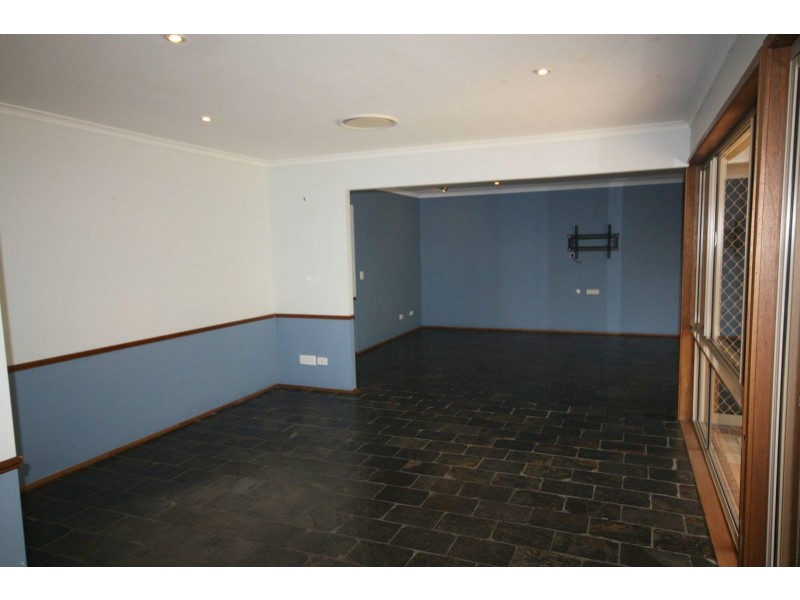 103 Arrabri Ave, Mount Ommaney QLD 4074