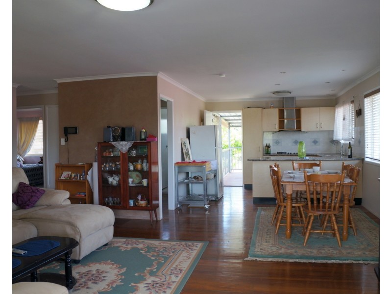 11 Arosa St, Jamboree Heights QLD 4074