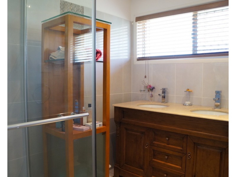 11 Arosa St, Jamboree Heights QLD 4074