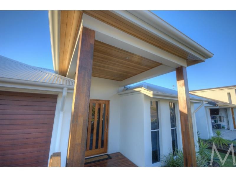 5 ROBUR CRESCENT, BRIGHTWATER, Mountain Creek QLD 4557