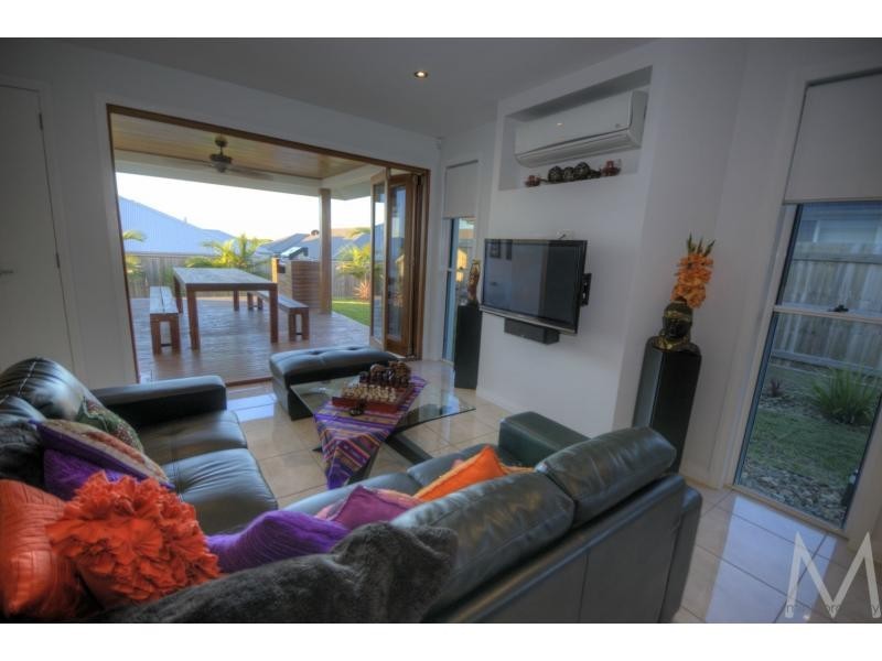 5 ROBUR CRESCENT, BRIGHTWATER, Mountain Creek QLD 4557