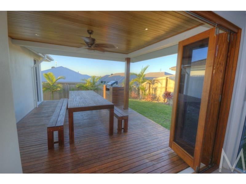5 ROBUR CRESCENT, BRIGHTWATER, Mountain Creek QLD 4557