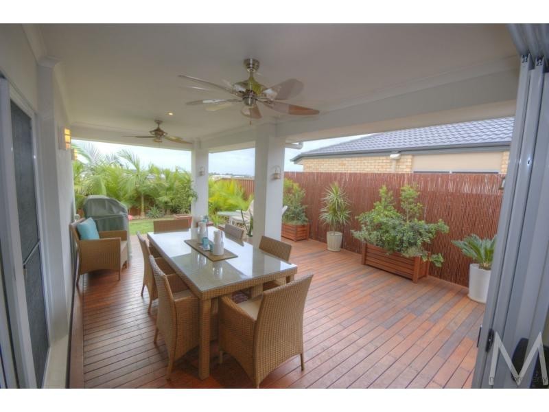 16 ELLIS Place, BRIGHTWATER, Mountain Creek QLD 4557