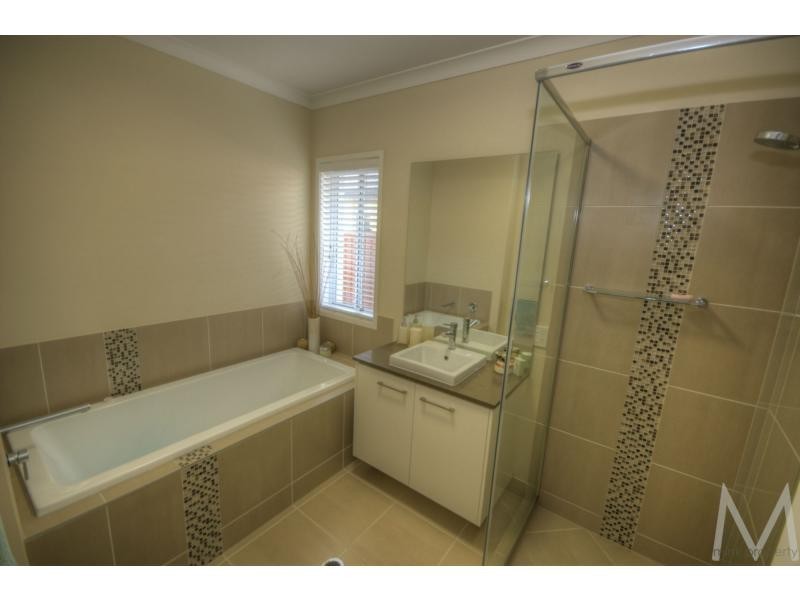 16 ELLIS Place, BRIGHTWATER, Mountain Creek QLD 4557