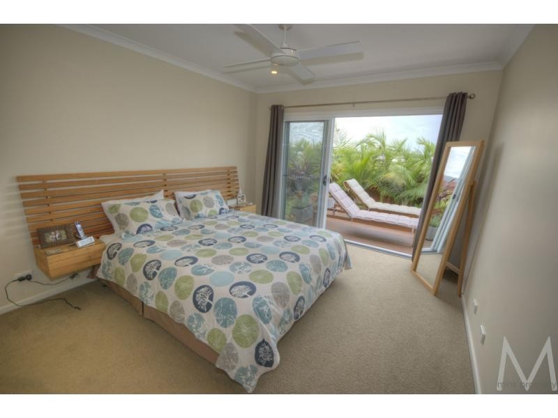 16 ELLIS Place, BRIGHTWATER, Mountain Creek QLD 4557