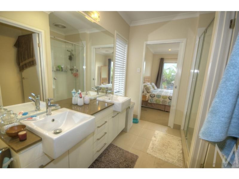 16 ELLIS Place, BRIGHTWATER, Mountain Creek QLD 4557