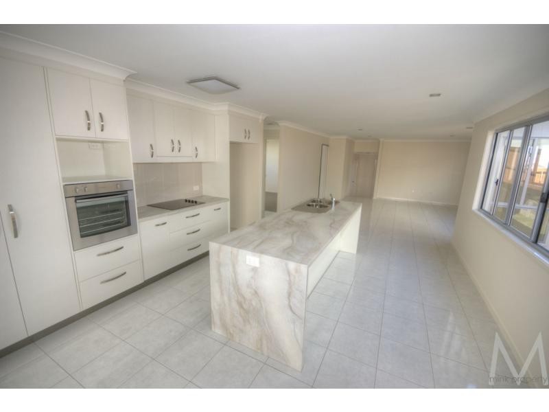 12 PUMICESTONE Way, BRIGHTWATER, Mountain Creek QLD 4557