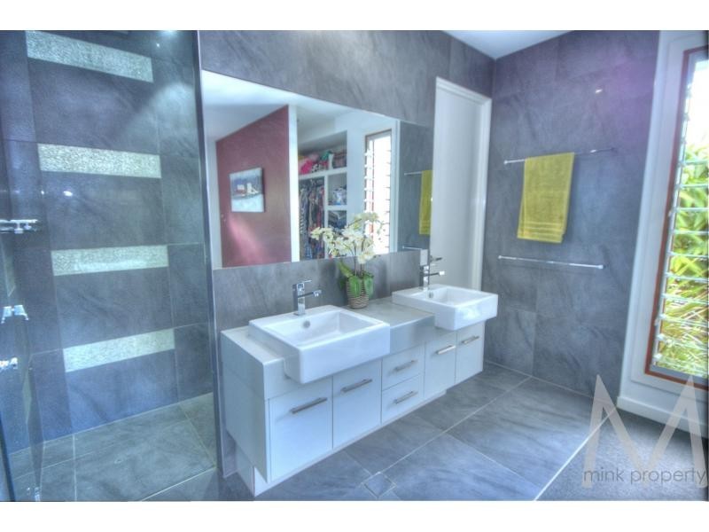 8 FLINDERSIA PLACE, BRIGHTWATER, Mountain Creek QLD 4557